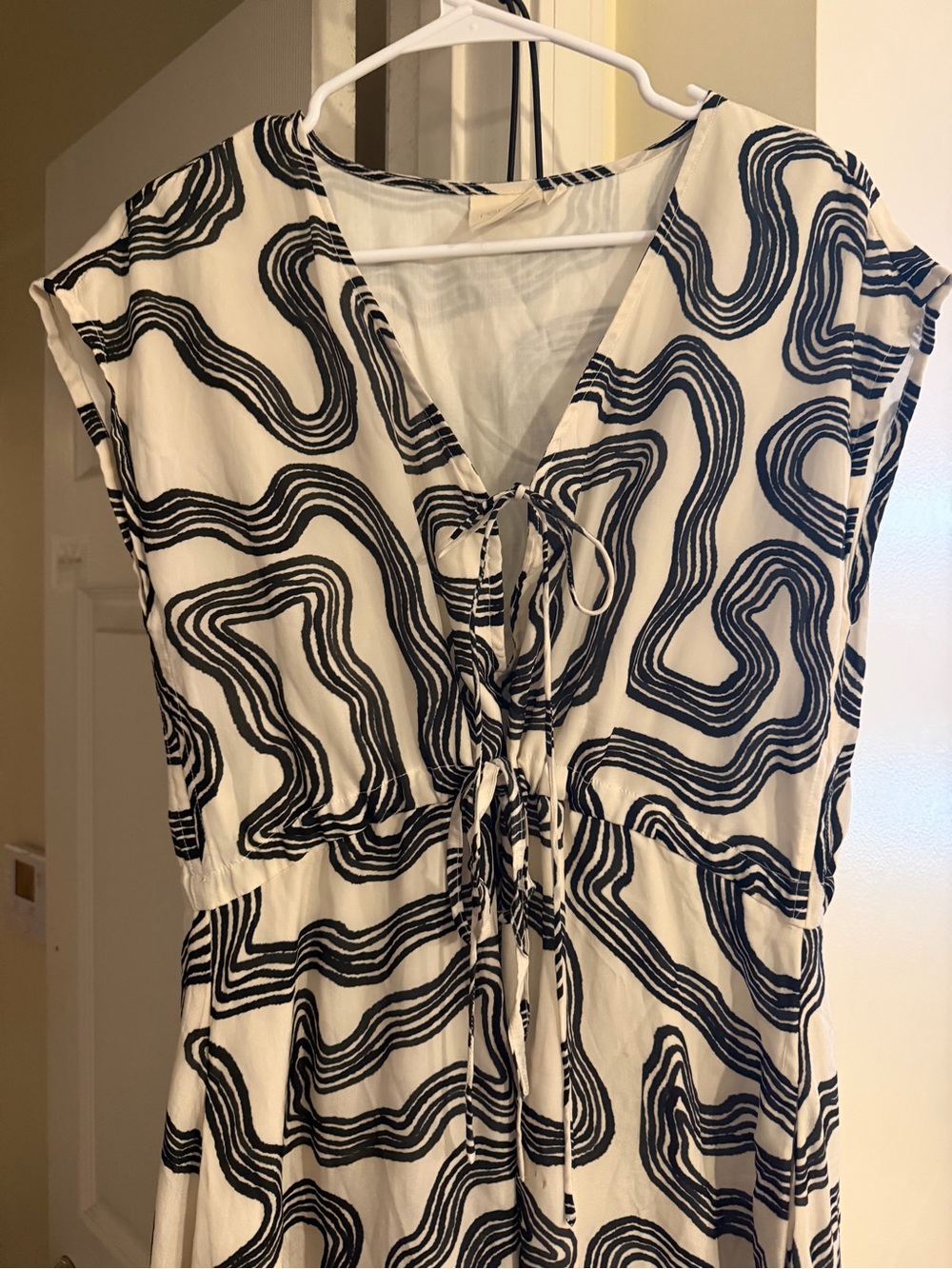Reistor squigly line gathered with side slits maxi dress medium NWOT